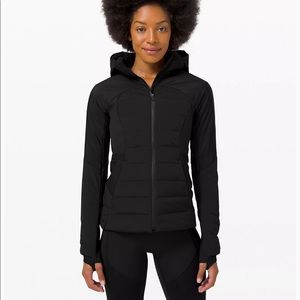 Lululemon down for it all jacket. Black sz 4 NWT